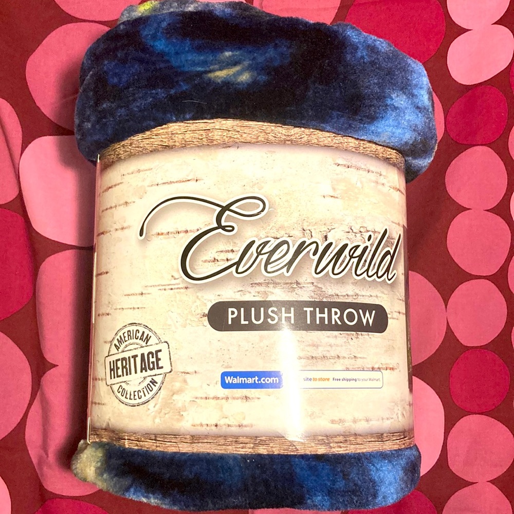 Everwild Plush Throw Blanket